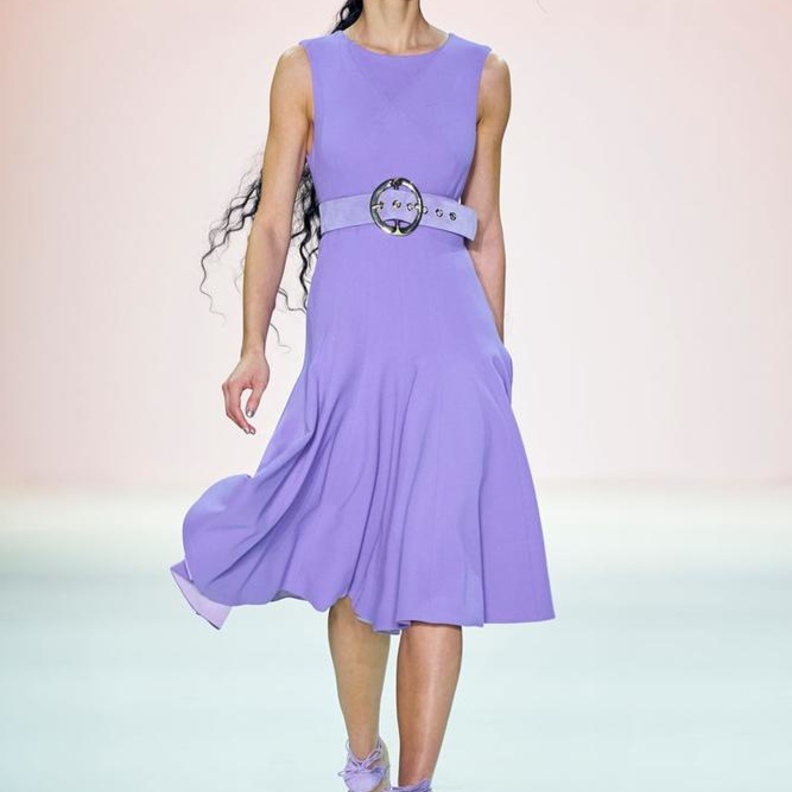 ألوان Pantone لخريف 2022 حاضرة في أسبوع الموضة في نيويورك