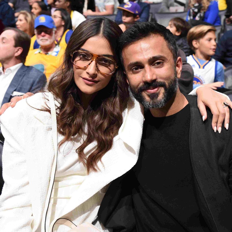 زوج سونام كابور متهم بالاحتيال الضريبي