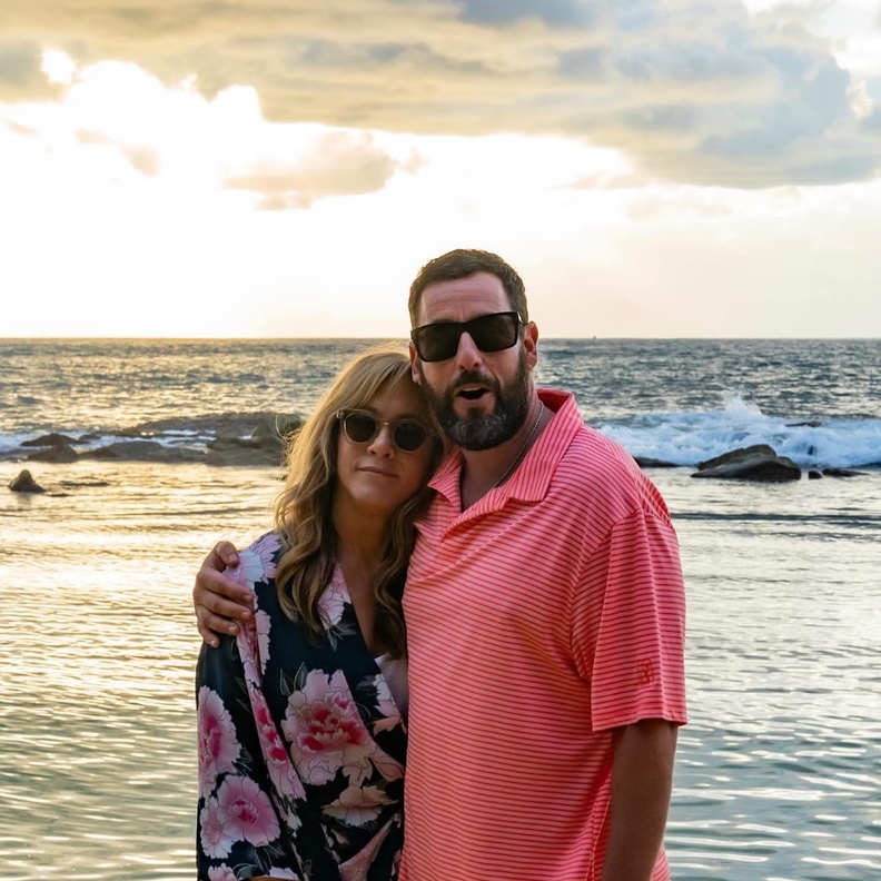 جينيفر أنيستون تعلن بدء تصوير فيلم "Murder Mystery 2" مع آدم ساندلر