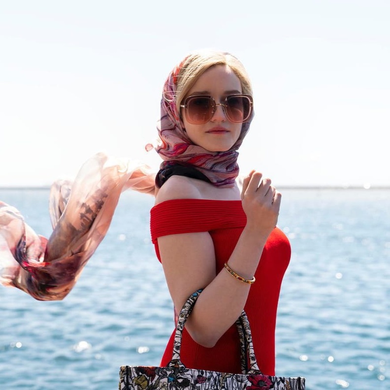 مسلسل "Inventing Anna" 