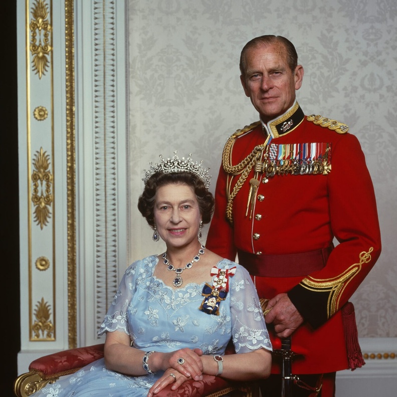 صورة قديمة للملكة إليزابيث والأمير فيليب