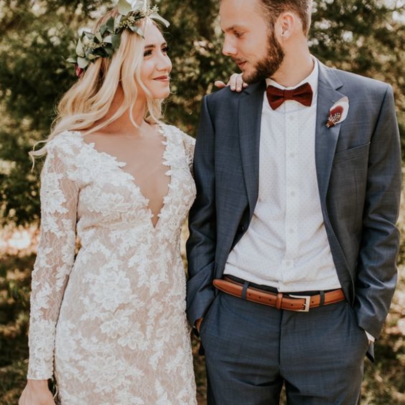 أفكار رائعة لحفلات الزفاف باللونين الأحمر والرمادي