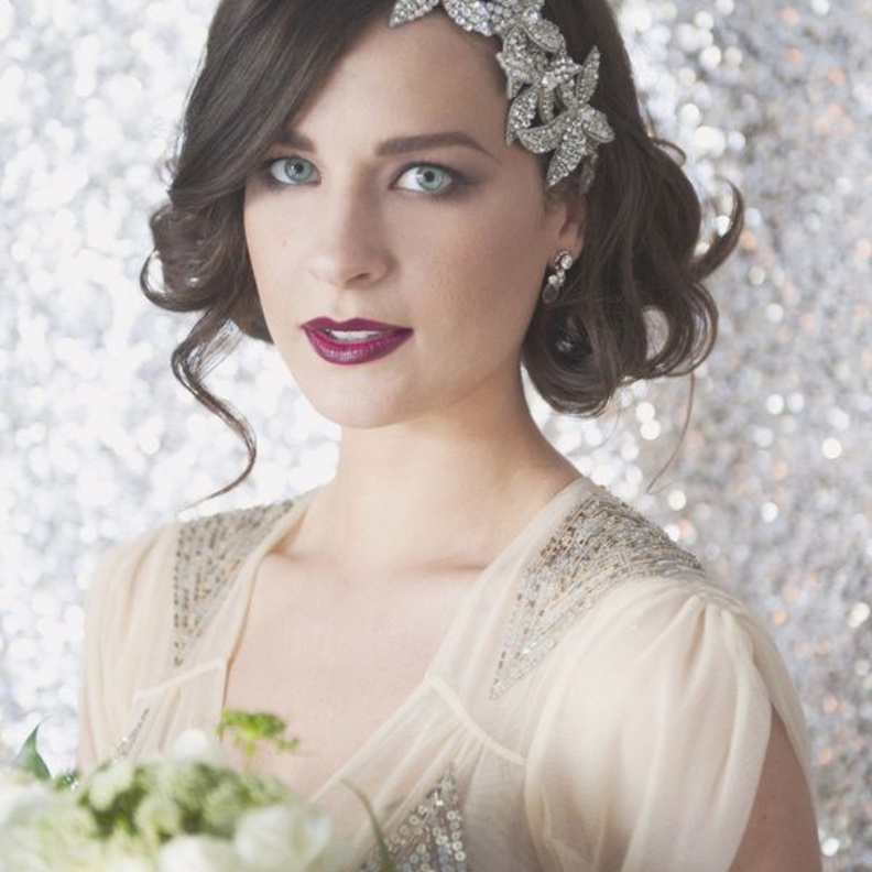 أفكار رائعة لتصفيفات شعر العرائس بلمسات راقية