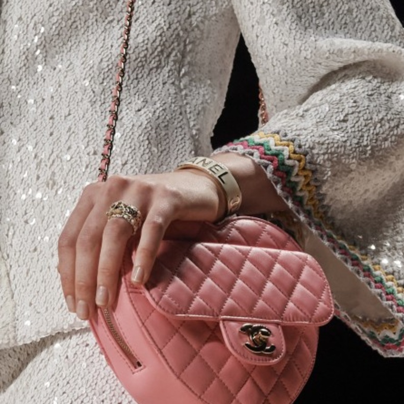 حقيبة يد عصرية من Chanel