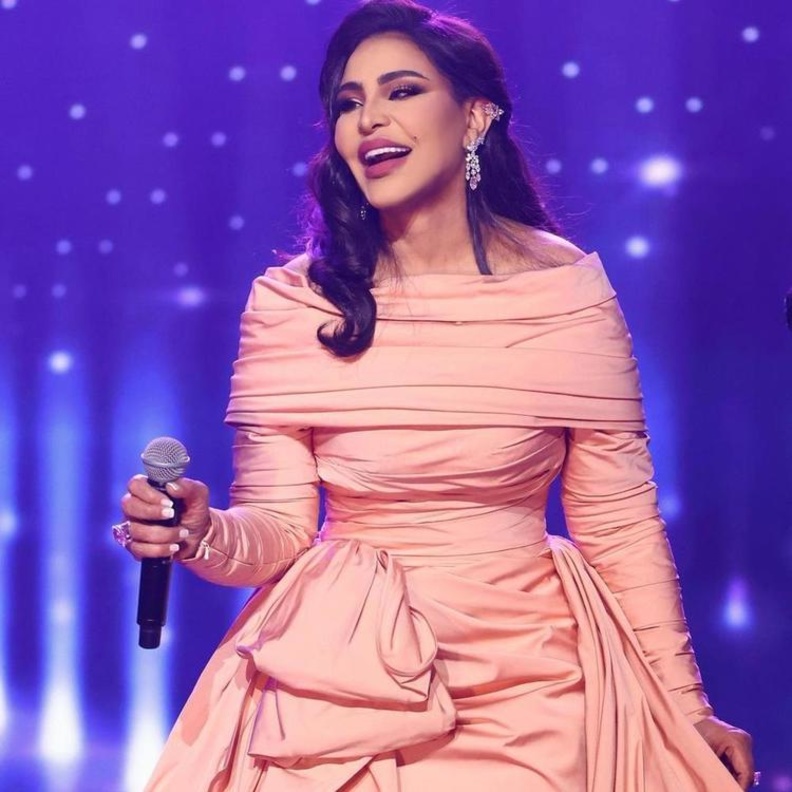 أحلام تفاجئ الجمهور بفيديو من زيارة أنغام لها 