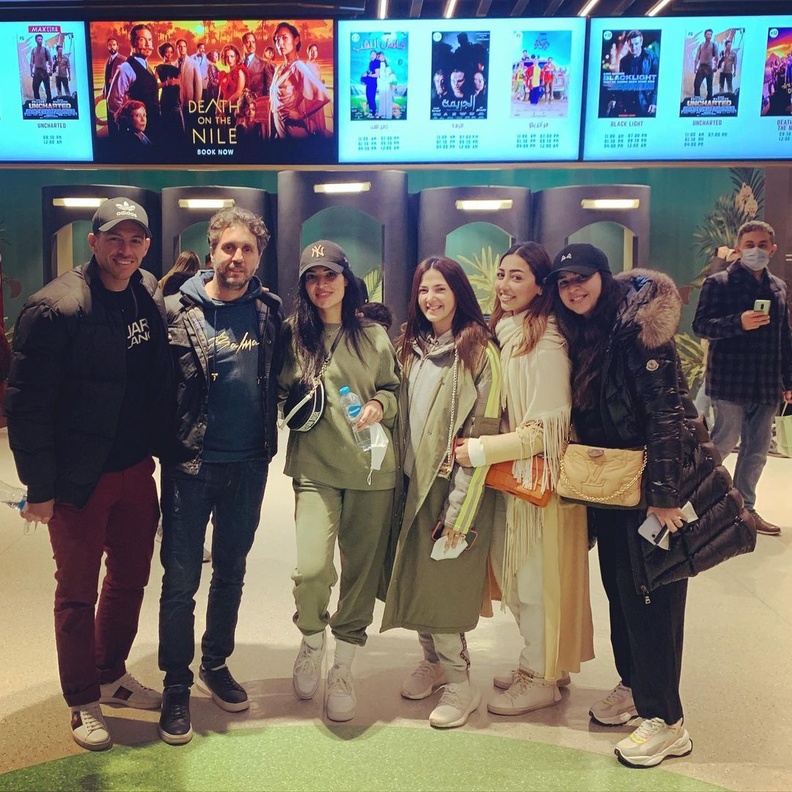 دنيا سمير غانم وأسرتها وهشام ماجد