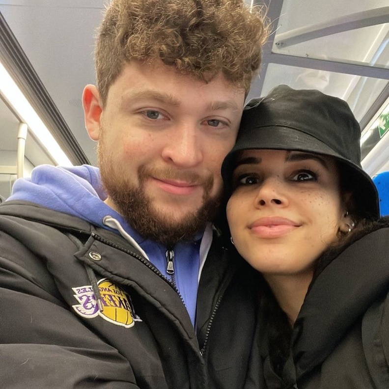 نور عمرو دياب مع خطيبها