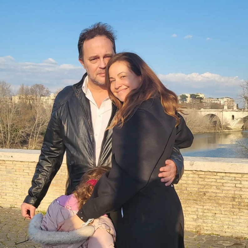 ريا أبي راشد وزوجها وابنتهما