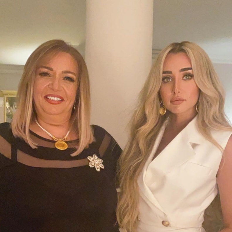 هنا الزاهد ووالدتها