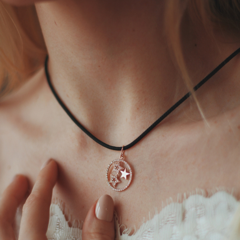 موديلات قلادات على شكل نجمة لعروس 2022