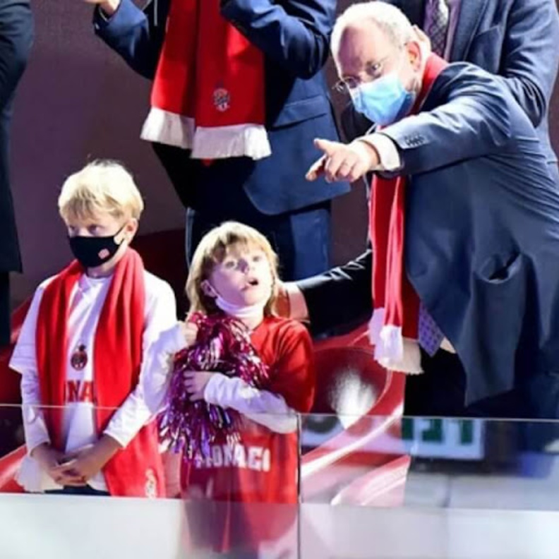 شاهدوا أحدث ظهور للأمير ألبرت الثاني بصحبة طفليه التوأم