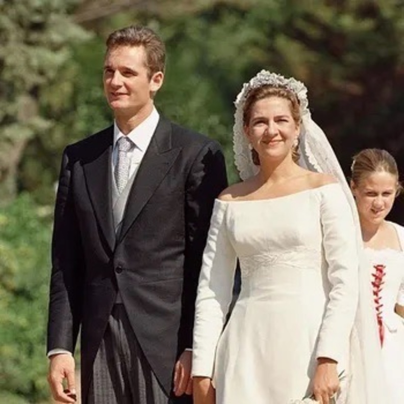 تعرفوا على التاج الملكي الذي ارتدته الأميرة كريستينا في حفل زفافها