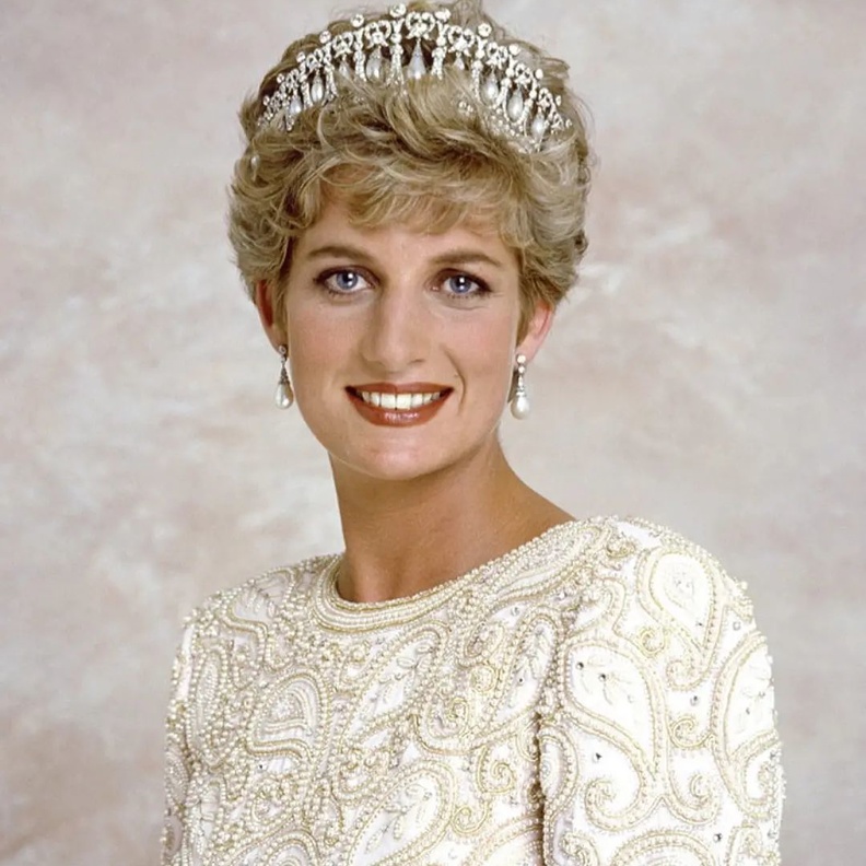 تعرفوا على هدية الزفاف التي تلقتها الأميرة ديانا من الملكة