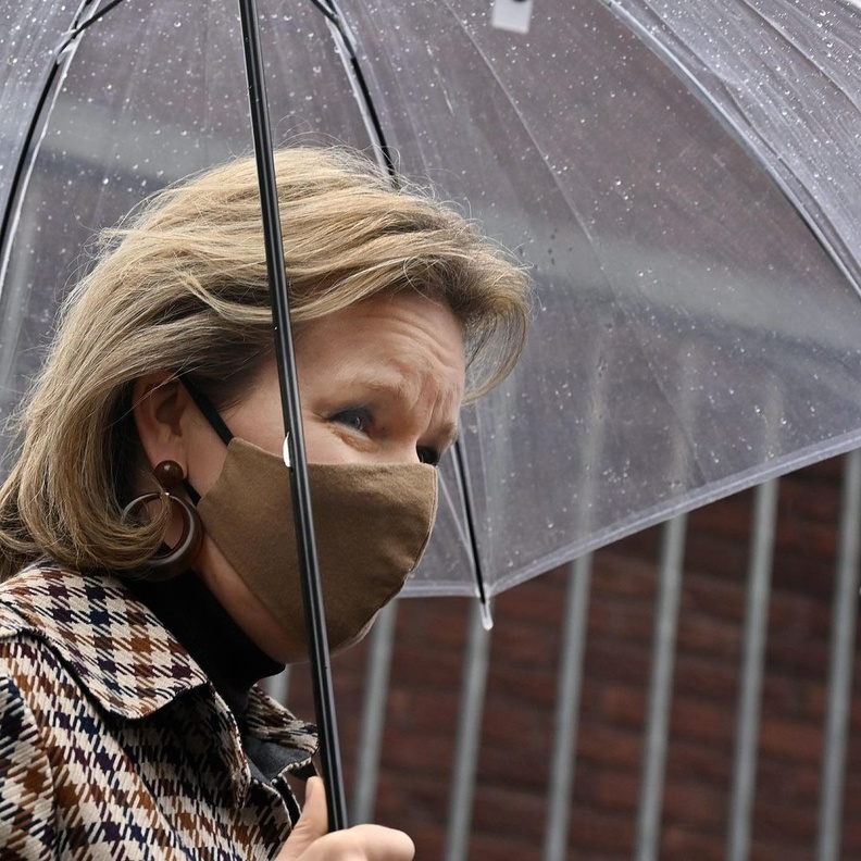 الملكة ماتيلد تزور خط المساعدة الفلمنكي 1712 في لوفين