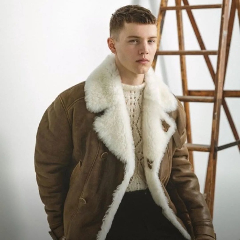 الأمير فيليكس يبدأ العمل كعارض أزياء