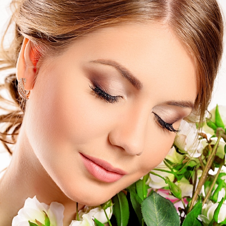 shutterstock_الوصفات الطبيعية تساعد في تطويل رموش العروس