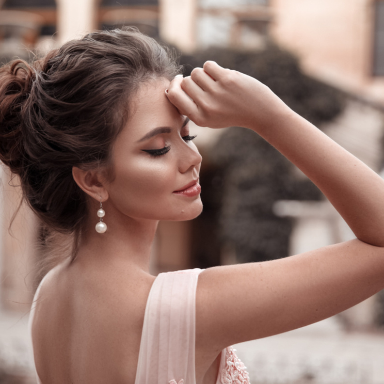 أفكار رائعة لإطلالات العرائس باللؤلؤ