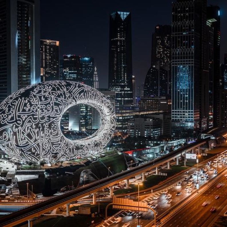 فيديو المشاهد الأولى من داخل متحف المستقبل في دبي