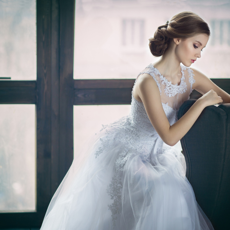 عروس تهاجم ضيفة في حفل زفافها بحدة