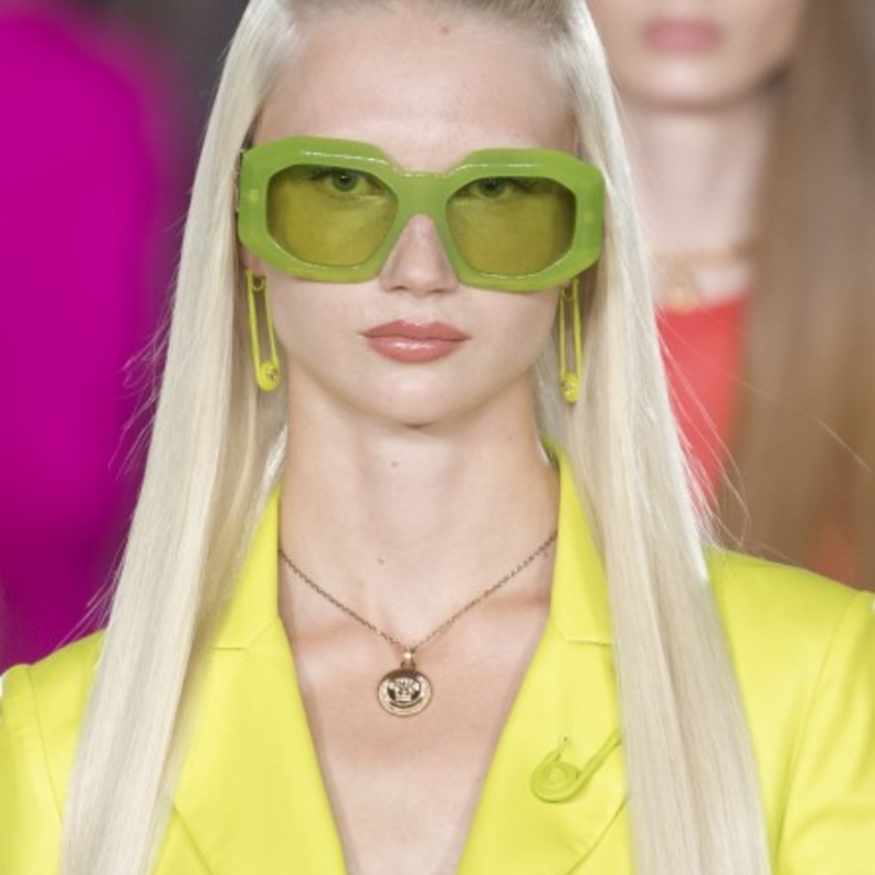 أكسسوارات نظارات شمسية بألوان النيون لربيع 2022