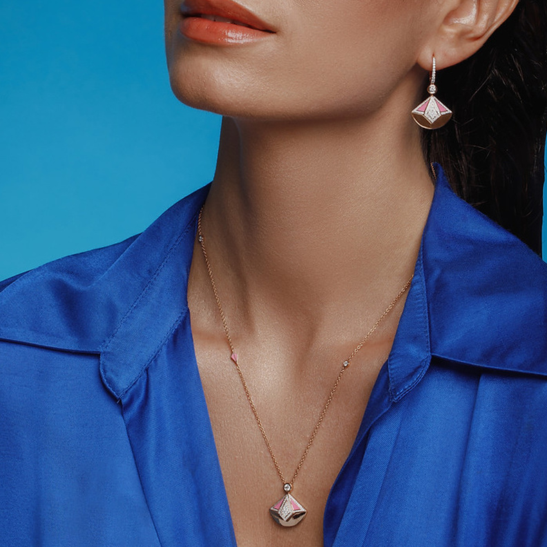 أجمل موديلات سلاسل تزين اطلالة رمضان بأناقة عصرية