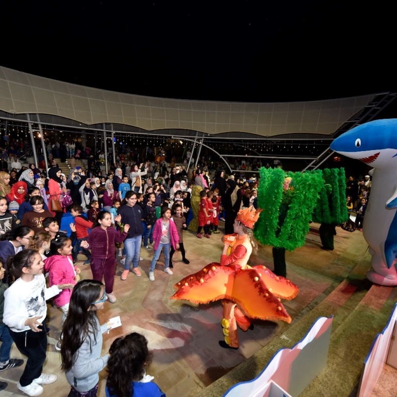 تجربة ترفيهية مشوقة بانتظار زوار الكرنفال السنوي لمربى الشارقة للأحياء المائية - المصدر وام 