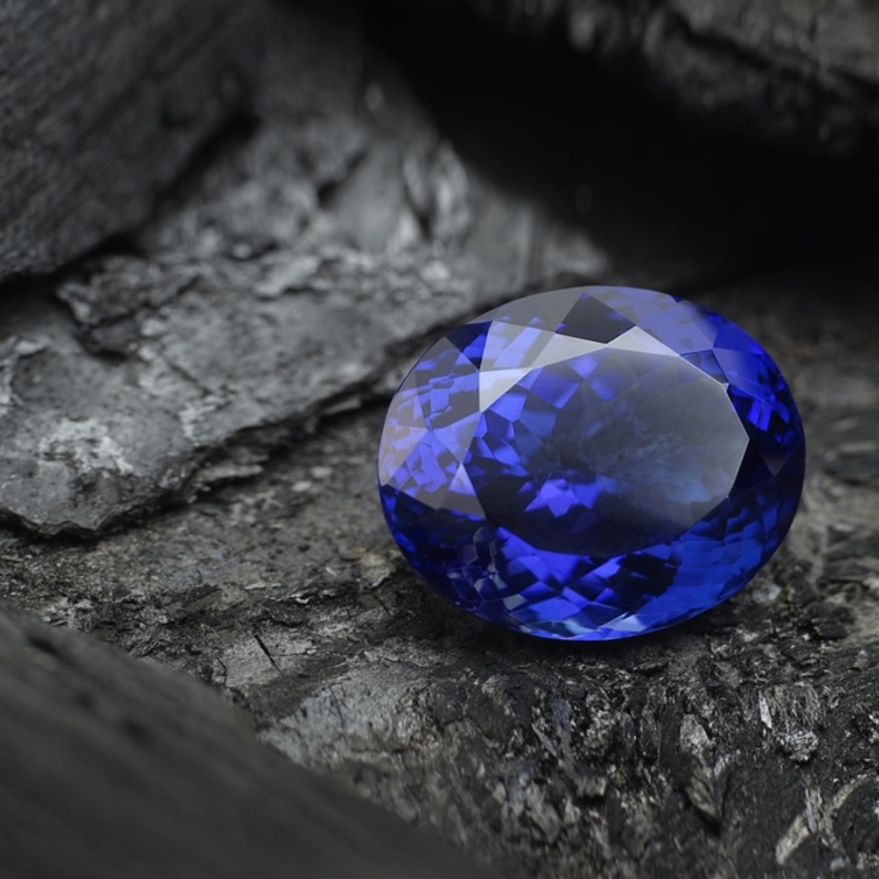 أطلقت تيفاني أند كو Tiffany & Co هذه التسمية على التنزانيت