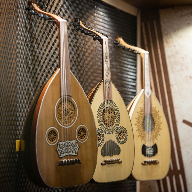 أكبر تجمع عربي لعازفي العود ومعرض لأشهر الصناع في مسابقة "ملك العود" في موسم الرياض