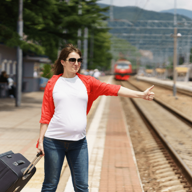 أهم الأشياء الممنوعة والمسموحة للحامل أثناء السفر