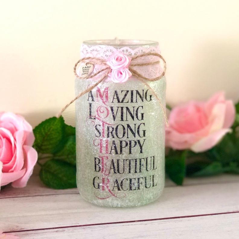 أوعية زجاجية ملونة تهديها في عيد الأم