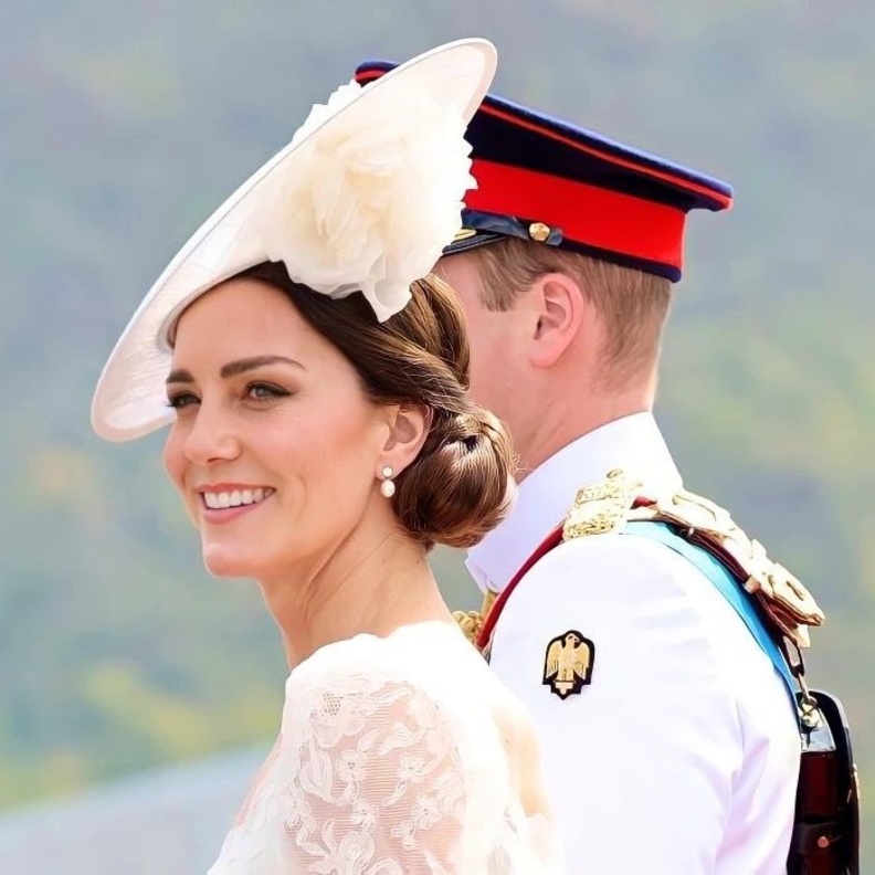 اطلالات كيت ميدلتون الجمالية بالقبعة الملكية مع تسريحات شعر الكعكة الجانبية