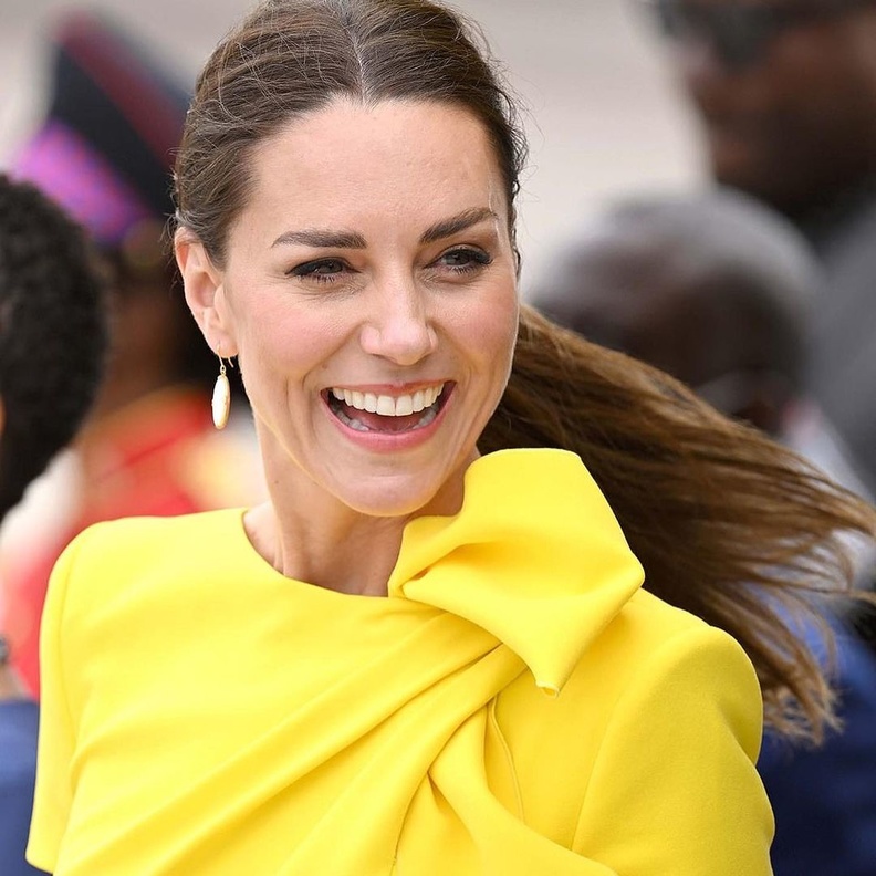 صور كيت ميدلتون تتألق بإطلالة جمالية خارجة عن المألوف أثناء جولتها الملكية