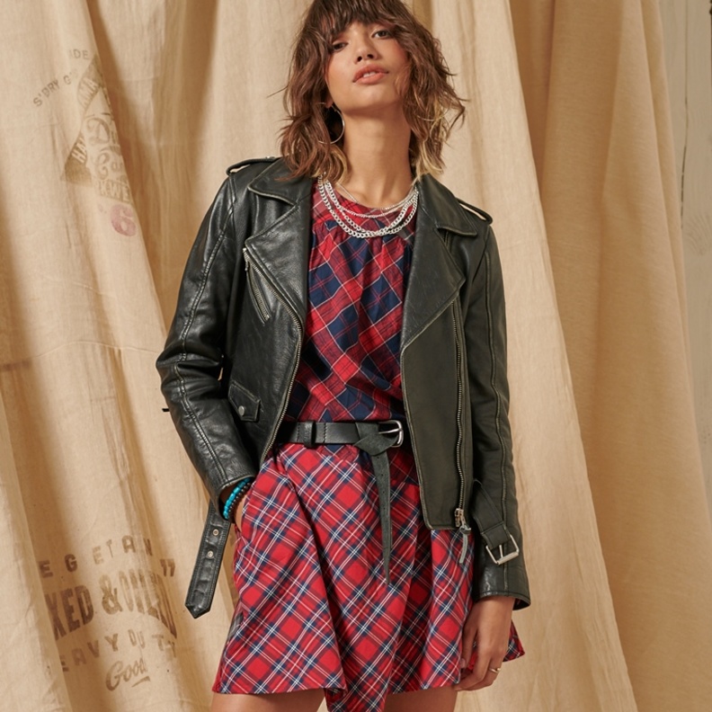 التسعينيات العقد الأكثر شعبية لإلهام الموضة على TikTok