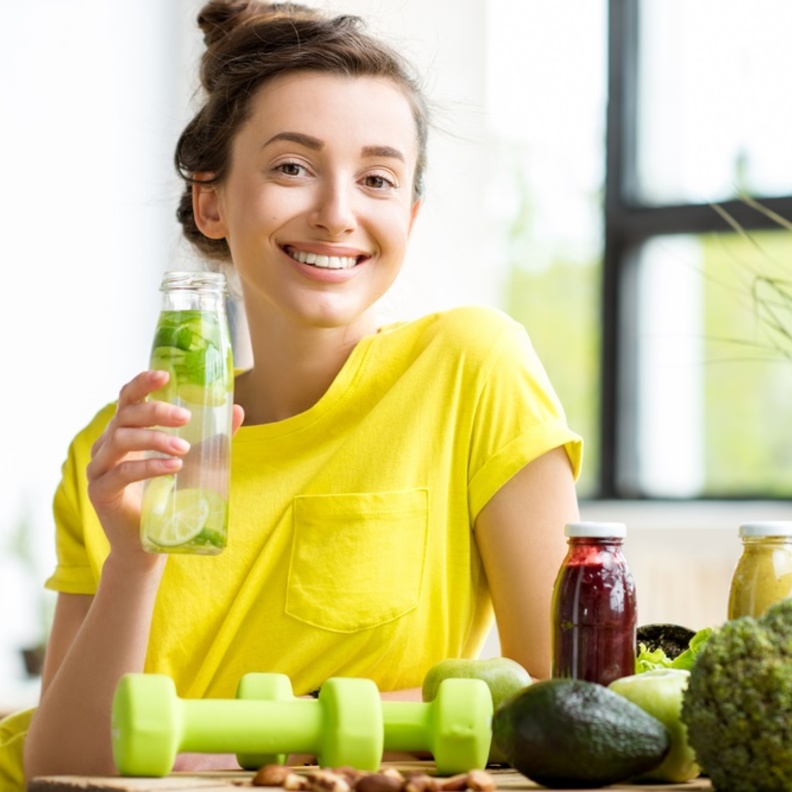 التغذية السليمة في رمضان تتحقق بشرب الماء والرياضي