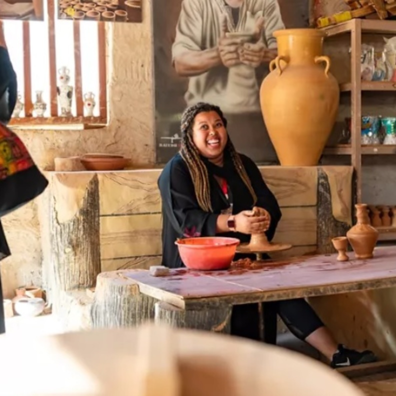 الدوغة للفخار اليدوي.. تجربة ساحرة في أحضان جبل القارة بالأحساء