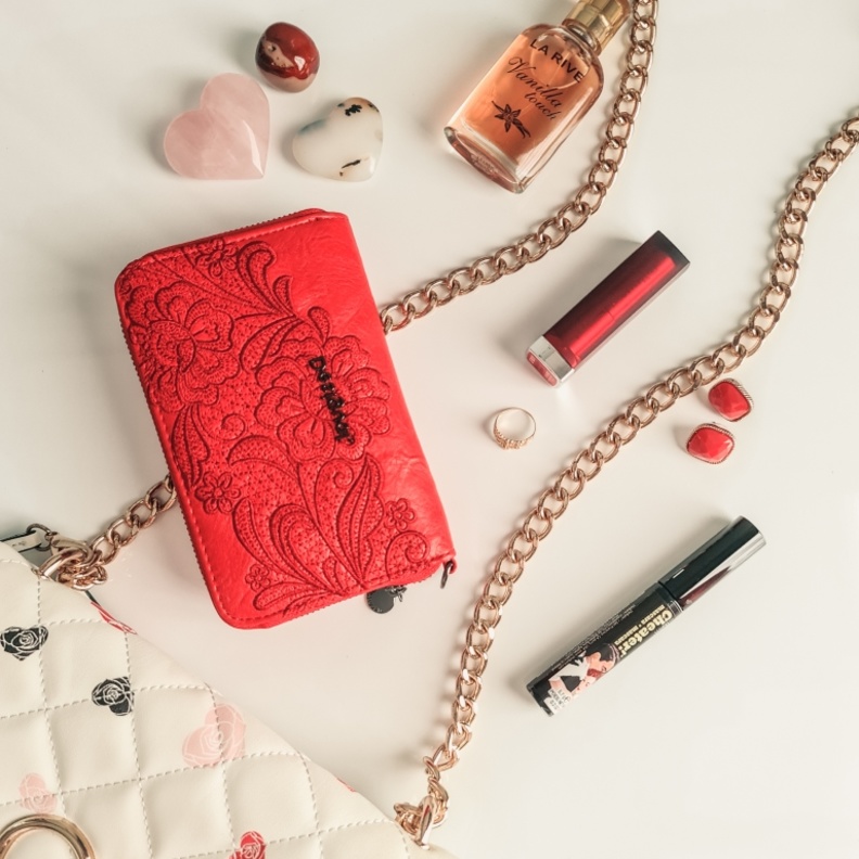 العطور والمستحضرات التجميلية لأناقة العروس