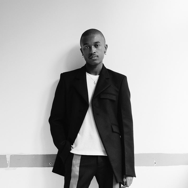 المصمم ماكسيميليان ديفيس- الصورة لـ LEE WHITTAKER