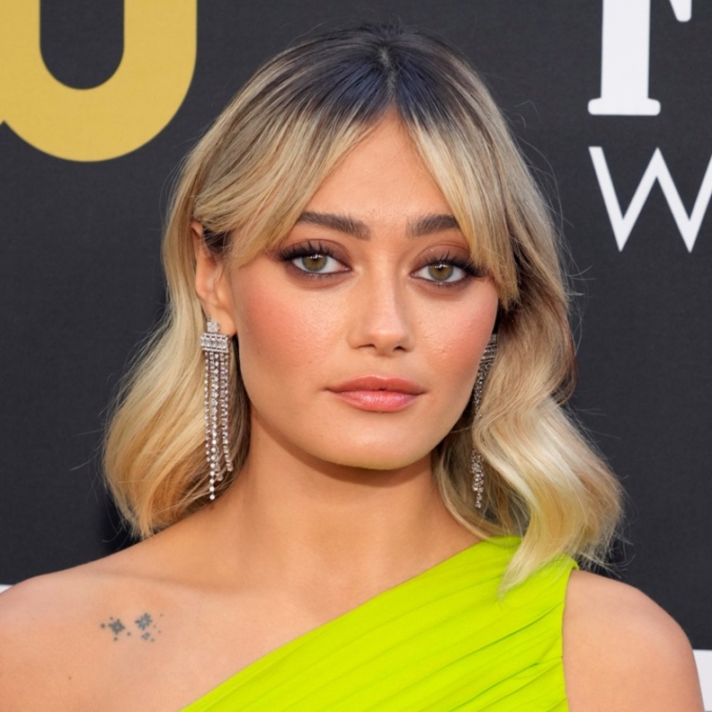 الممثلة الانكليزية Ella Purnell