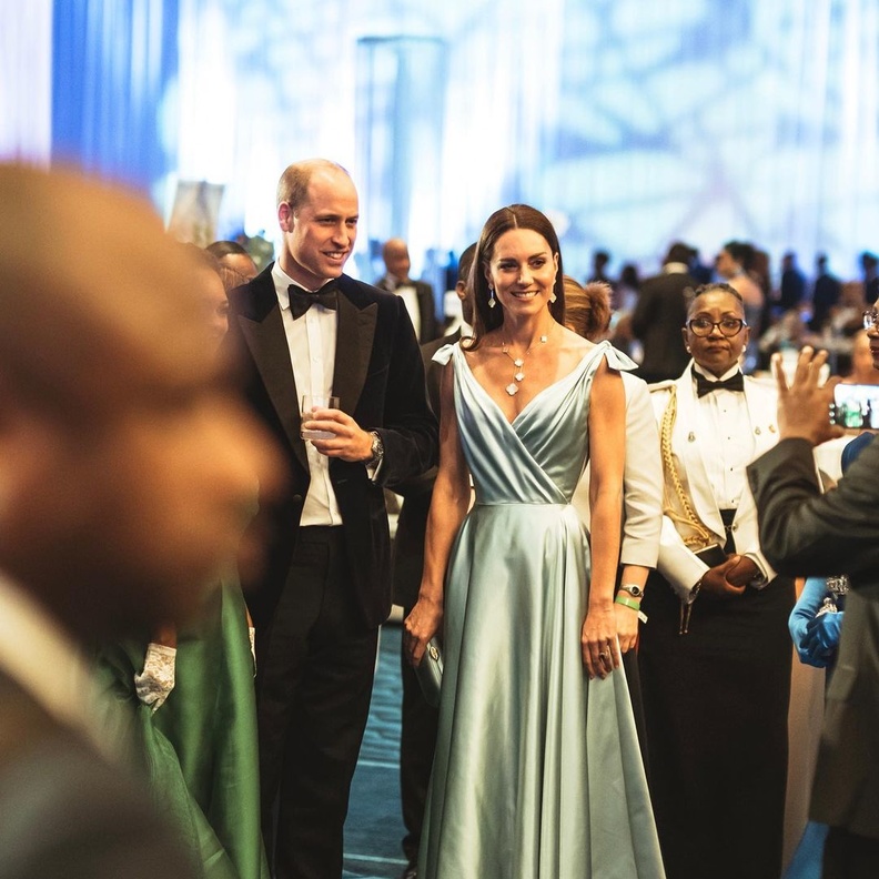 بدت كيت ساحرة بفستان سهرة من تصميم Phillipa Lepley