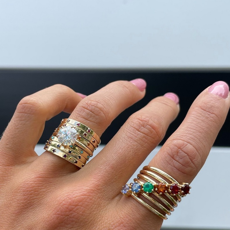 تألقي بتصاميم خواتم السترين المناسبة لصيحة التكديس (1)