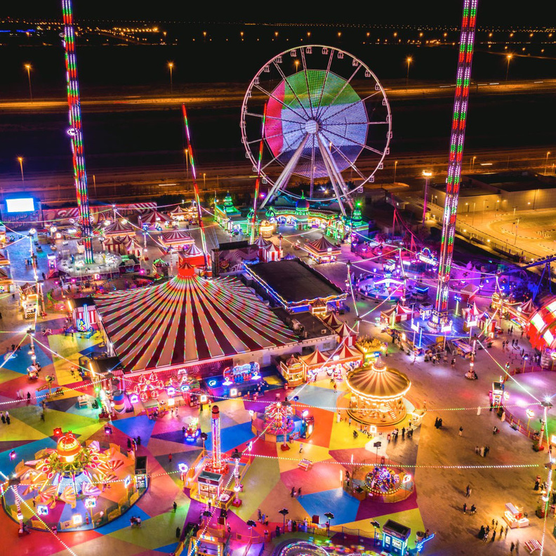 تجربة ترفيهية ساحرة في القرية العالمية