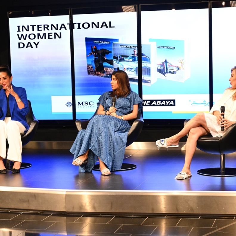 تحت العباءة أول منصة تمكين نسائية سعودية تحتفل بخمس سنوات من المناصرة النسائية