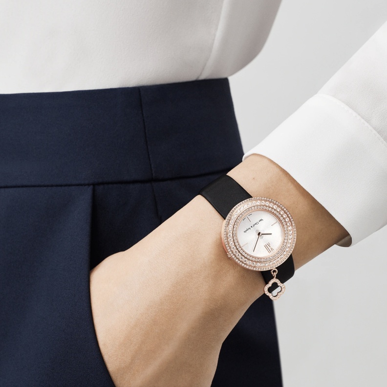 تصاميم ساعات نسائية ناعمة لتعتمديها للجامعة أو العمل