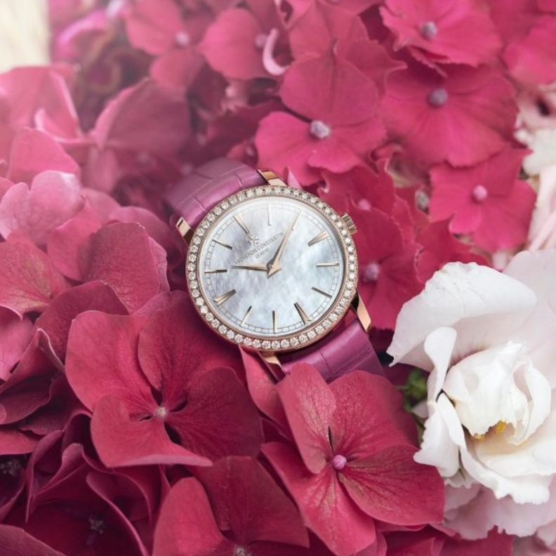 تصاميم ساعات يد نسائية للمرأة العاملة في يوم المرأة العالمي