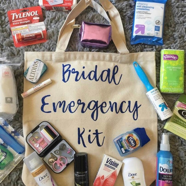تعرفي على أهم المحتويات التي يجب أن تتضمنها حقيبة الطوارئ الخاصة بالعروس