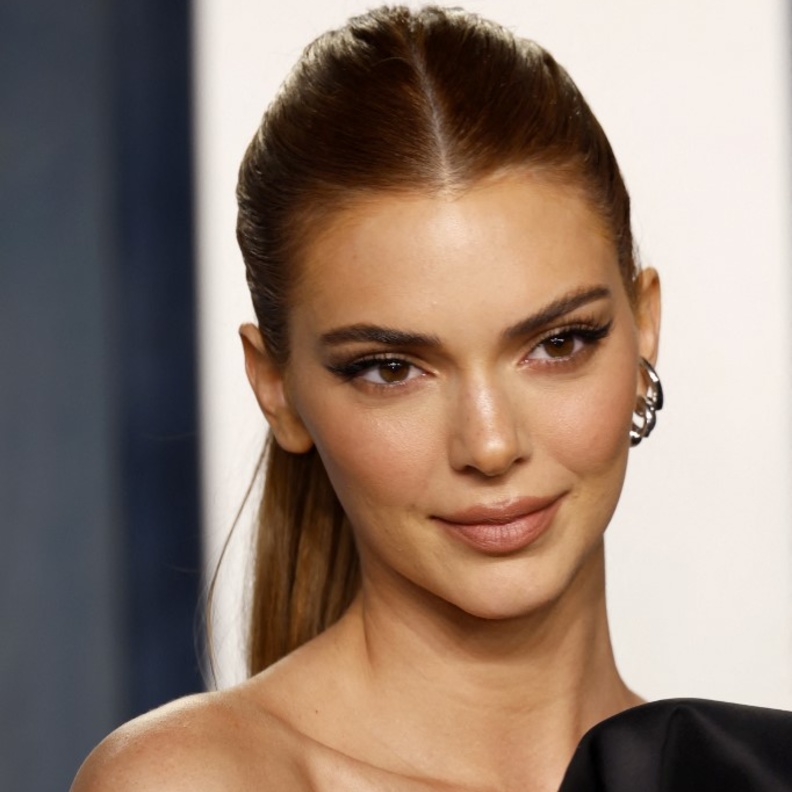 تغيرات جمالية مفاجئة في إطلالات كيندال جينر الأخيرة هل اختلفت ملامحها