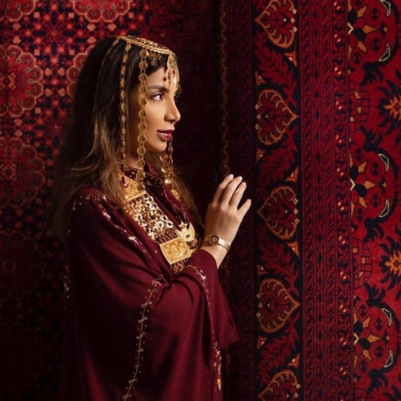 اطلالات تراثية متميزة.. "دانية بن سعيدان" تخطف الأنظار في "كأس السعودية" من توقيع المصممة "نوف السديري"