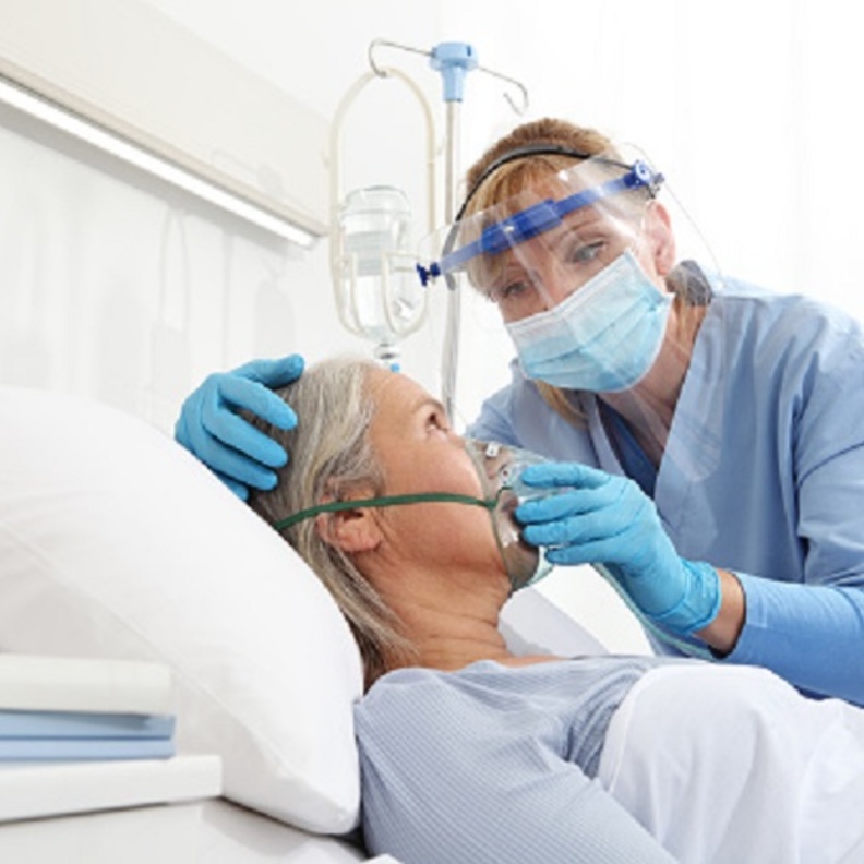 لماذا ينخفض مستوى الأكسجين عند مريض كورونا