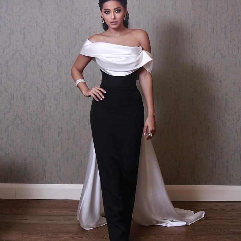 رحمة رياض بدت ساحرة بفستان من تصميم نور فتح الله 