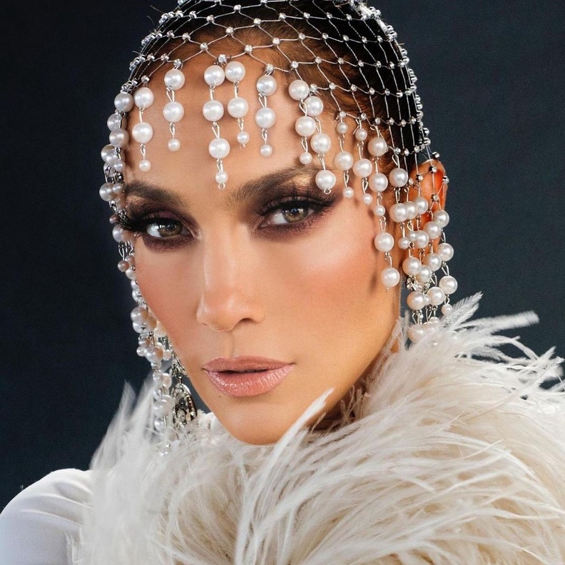 رسمات مكياج سموكي مات على طريقة Jennifer Lopez- الصورة من صفحة Rob Zangardi على انستغرام